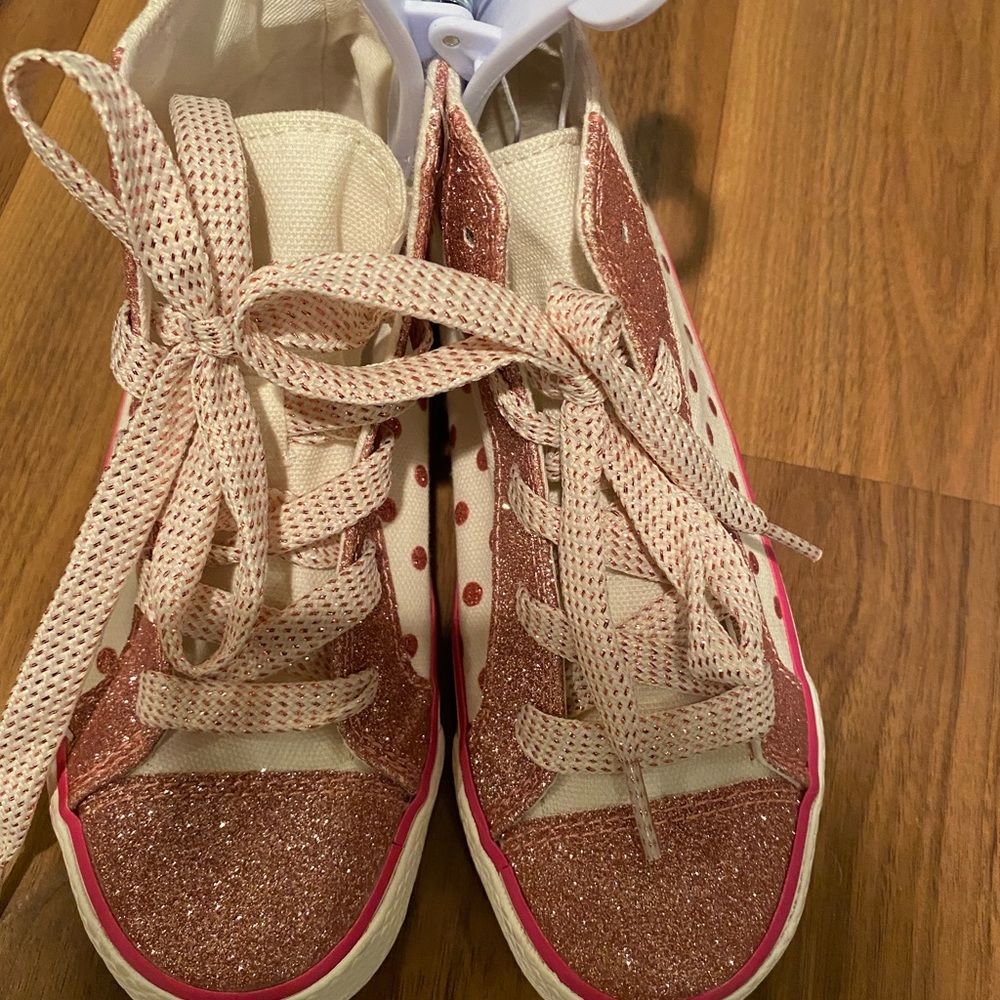Girls shoes